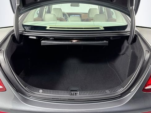Used 2019 Mercedes-Benz E 300 image 22