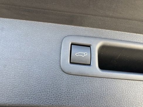 Used 2023 Toyota Highlander XLE image 25