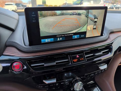 Used 2025 Acura MDX SH-AWD w/ Advance Package image 23