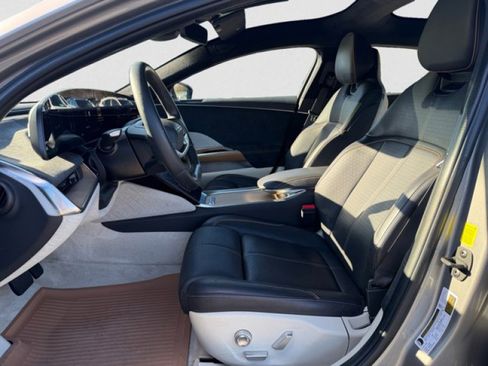 Used 2023 Lucid Air Grand Touring image 10