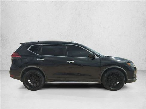 Used 2018 Nissan Rogue SV FWD image 4