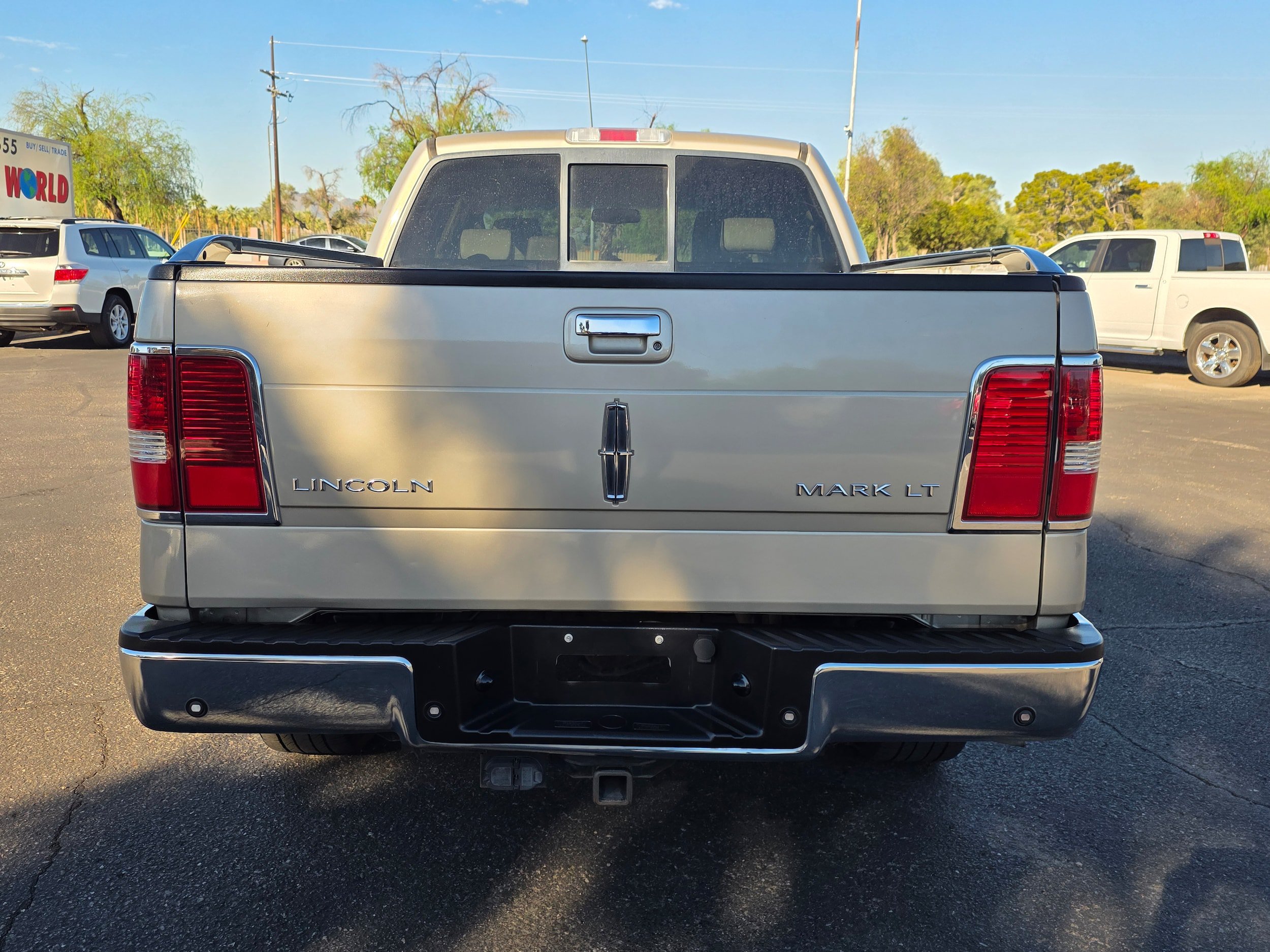 Used 2008 Lincoln Mark LT 2WD image 4