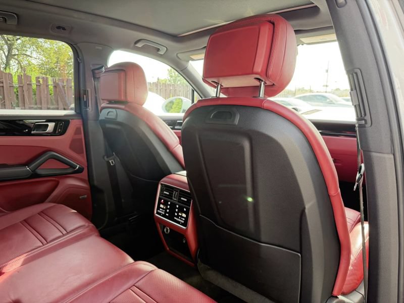 Used 2019 Porsche Cayenne S AWD/4WD image 28