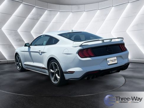 Used 2022 Ford Mustang GT Premium w/ Equipment Group 401A RWD image 3