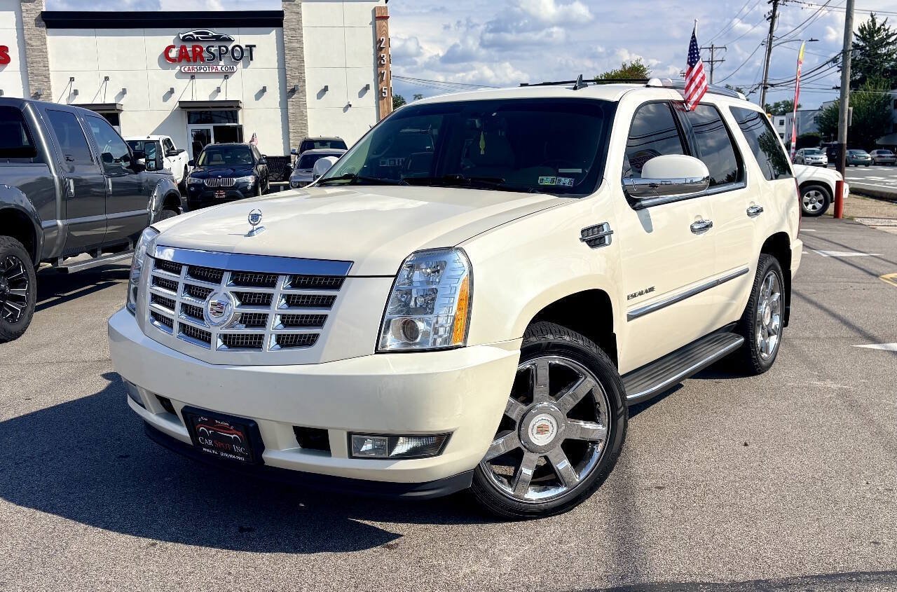 Used 2014 Cadillac Escalade Luxury AWD/4WD image 1
