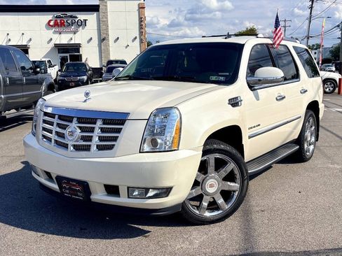 Used 2014 Cadillac Escalade Luxury AWD/4WD image 1