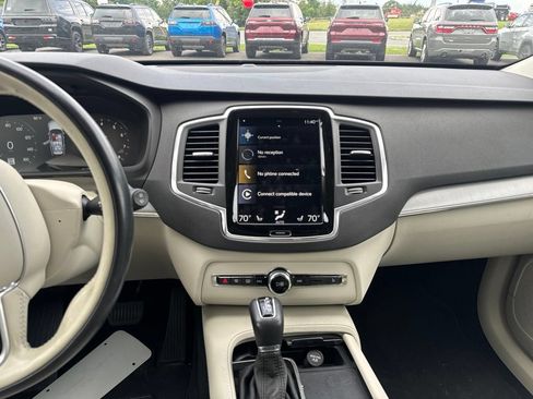 Used 2022 Volvo XC90 T5 Momentum AWD/4WD image 24