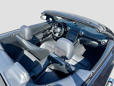 Used 2022 Mercedes-Benz SL 55 AMG 4MATIC w/ Driver Assistance Package image 26