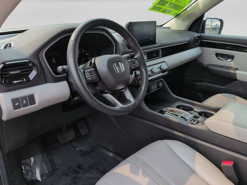 Used 2024 Honda Pilot Touring image 14