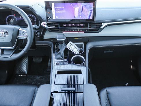 New 2026 Toyota Sienna XSE image 15