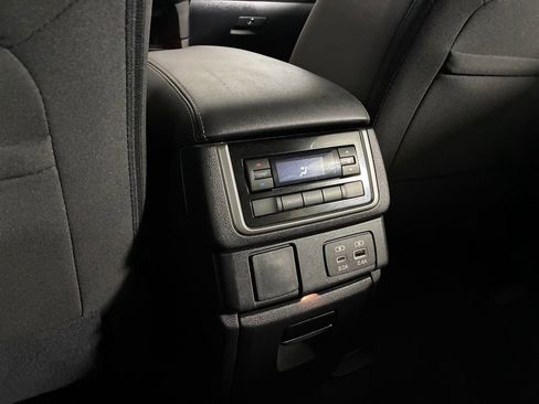 Used 2024 Subaru Ascent Premium w/ Convenience Package image 17