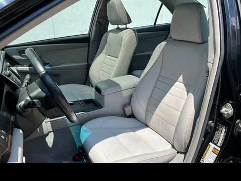 Used 2016 Toyota Camry XLE w/ Moonroof Package FWD image 9