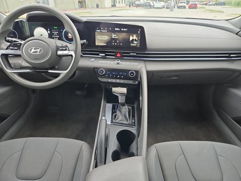 Used 2024 Hyundai Elantra SEL FWD image 18