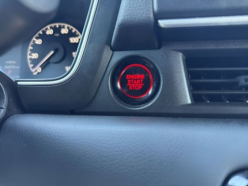 Used 2025 Honda Pilot Sport image 21