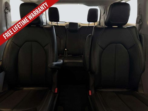 Used 2024 Chrysler Pacifica Limited FWD image 31