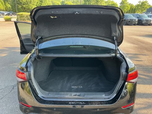 Certified 2022 Nissan Sentra SV FWD image 24