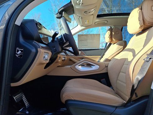 New 2026 Mercedes-Benz GLS 450 4MATIC image 9
