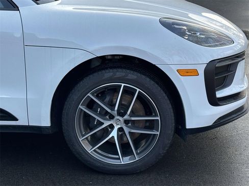 Certified 2025 Porsche Macan image 9