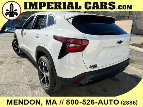 New 2026 Chevrolet Trax RS w/ Sunroof Package image 9