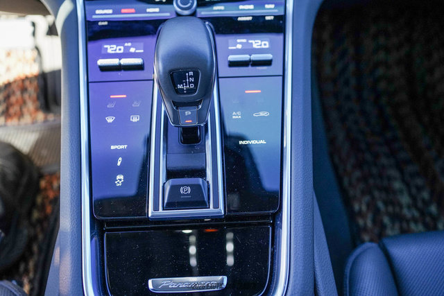 Used 2020 Porsche Panamera RWD image 25