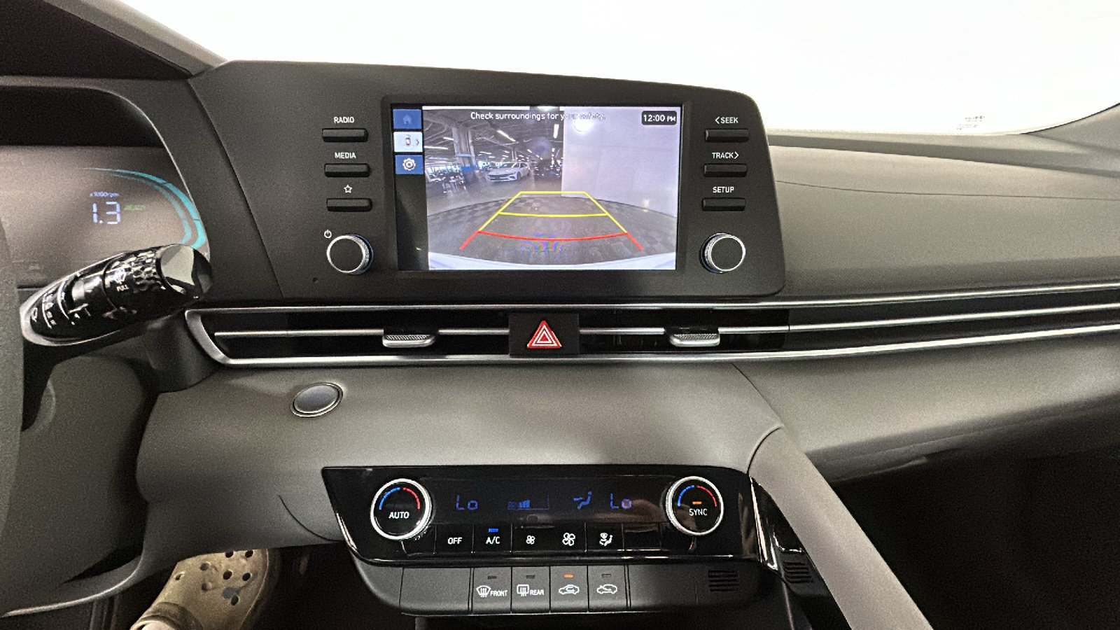 Used 2025 Hyundai Elantra Hybrid FWD image 29