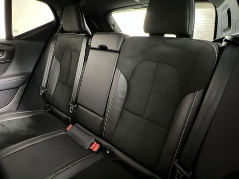 Used 2020 Volvo XC40 T5 R-Design image 22