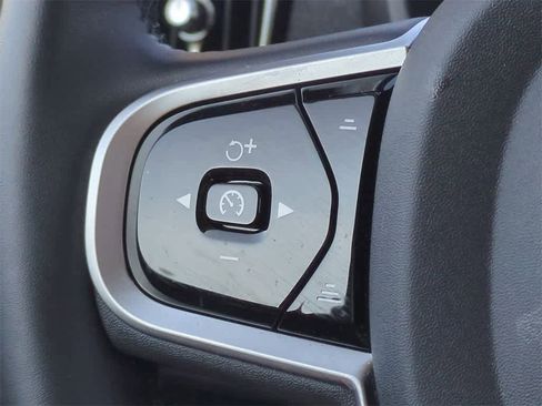 New 2025 Volvo XC90 B5 Plus w/ Protection Package Premier image 23