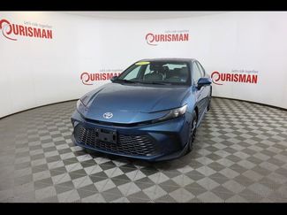 Used 2025 Toyota Camry SE video 1