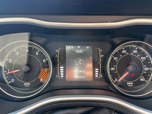 Used 2014 Jeep Cherokee Latitude w/ Cold Weather Group AWD/4WD image 18