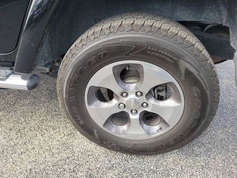 Used 2017 Jeep Wrangler Unlimited Sahara w/ Mopar Chrome Edition Group image 6