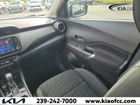 Used 2021 Nissan Kicks SV w/ Interior Electronics Package FWD image 17