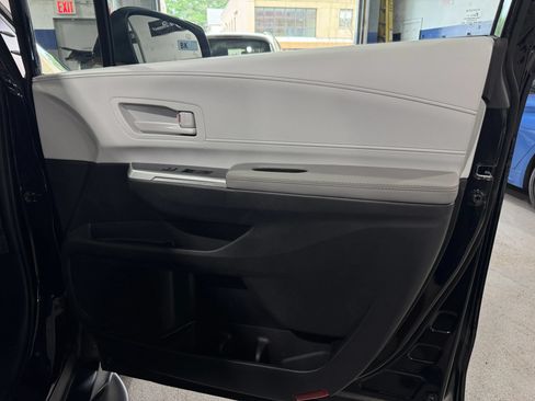 Used 2026 Toyota Sienna LE FWD image 30