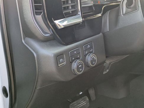 Used 2024 Chevrolet Silverado 3500 LT image 10