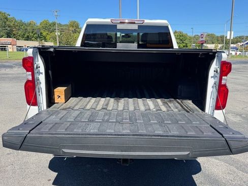 Used 2022 Chevrolet Silverado 1500 LT Trail Boss w/ LT Trail Boss Premium Package AWD/4WD image 18