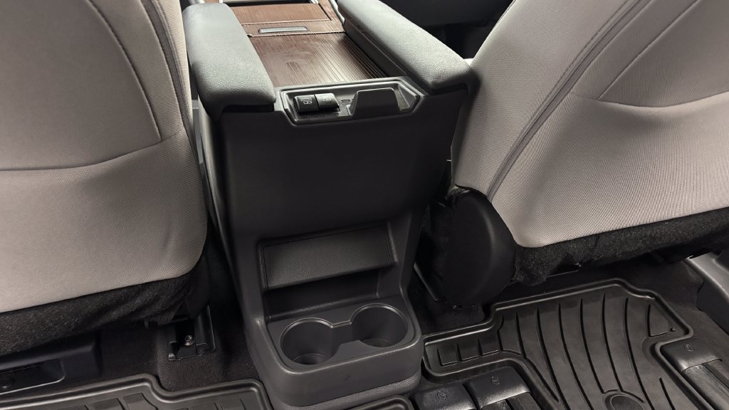 Certified 2024 Toyota Sienna LE FWD image 31