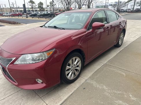 Used 2013 Lexus ES 300h image 1