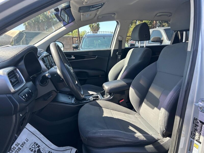 Used 2019 Kia Sorento AWD V6 image 30
