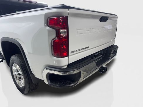 Used 2024 Chevrolet Silverado 2500 LT image 19
