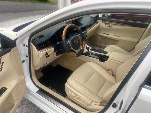 Used 2015 Lexus ES 300h image 6