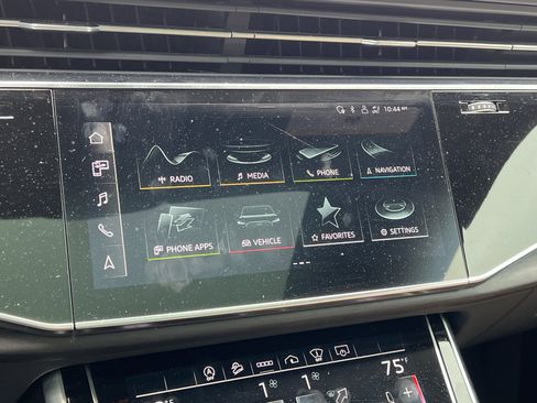 Used 2022 Audi Q8 Prestige image 24