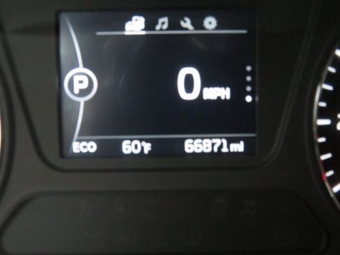 Used 2017 Kia Sorento LX w/ LX Convenience Package image 39