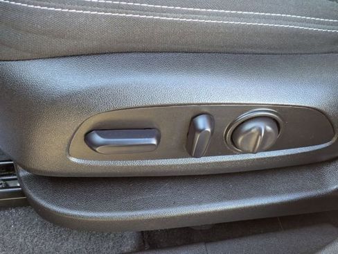 Used 2024 GMC Terrain SLE w/ Driver Convenience Package image 27