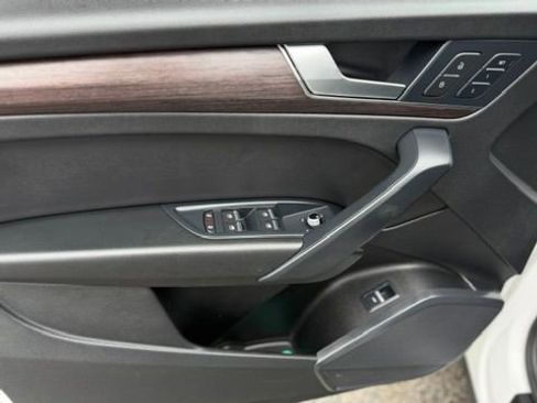 Used 2022 Audi Q5 2.0T Premium w/ Convenience Package image 17