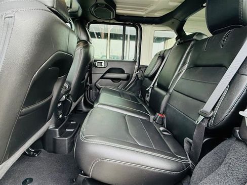 Used 2022 Jeep Wrangler Unlimited Sahara w/ Cold Weather Group image 17