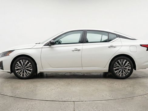 Used 2025 Nissan Altima 2.5 SV FWD image 5