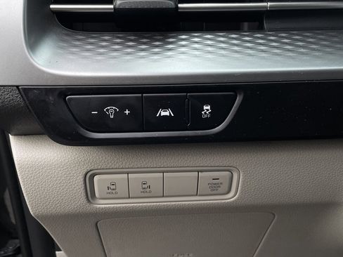 Certified 2023 Kia Carnival LX image 10