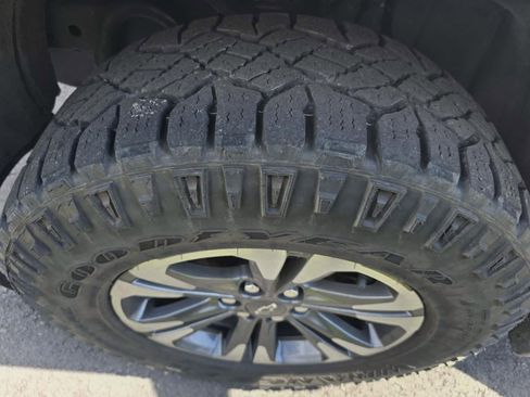 Used 2022 Chevrolet Colorado Z71 image 11