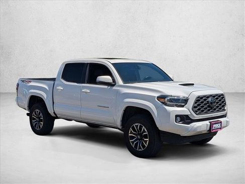 Used 2022 Toyota Tacoma TRD Sport w/ TRD Premium Sport Package AWD/4WD image 3