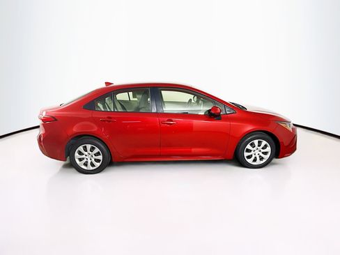 Used 2021 Toyota Corolla LE image 2