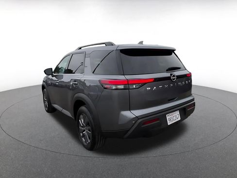 Used 2025 Nissan Pathfinder SV FWD image 11